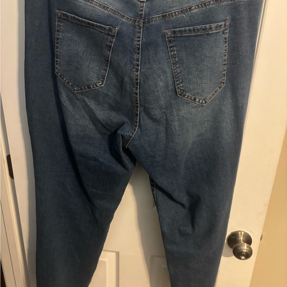 High Rise Slim Straight Jeans - Picture 4 of 4
